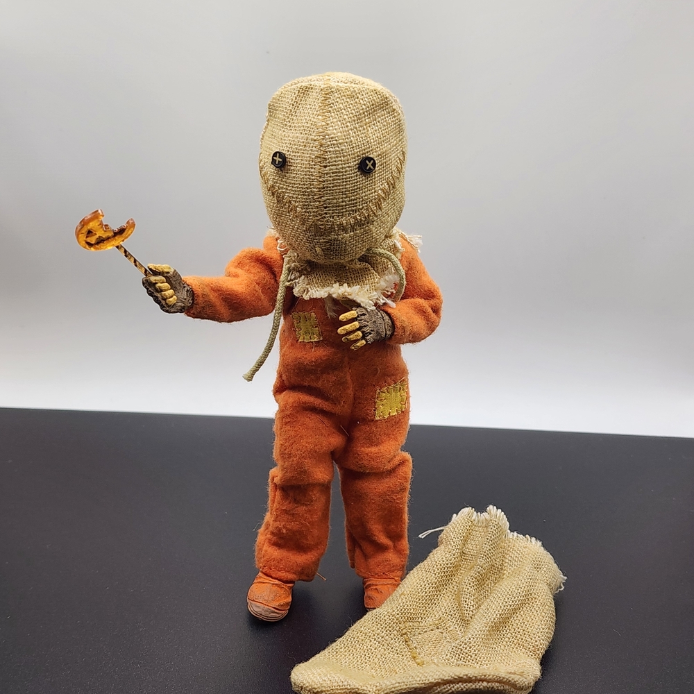 NECA Trick or Treat 5.5" Sam Clothed Action Figure With Accessories
